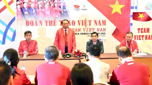 Bộ trưởng Văn hóa, Thể thao và Du lịch Nguyễn Văn Hùng phát biểu tại buổi gặp mặt.