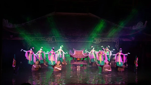 Tiết mục nghệ thuật chào mừng buổi lễ.