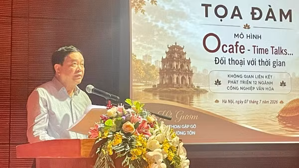 Giáo sư, Tiến sĩ Trần Thọ Đạt phát biểu khai mạc. 