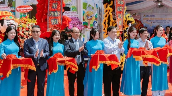 Khai trương Chi nhánh Lữ hành Saigontourist tại Vĩnh Long. (Ảnh: BTC)