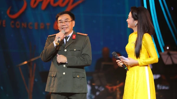 Đại tá Đào Tiến được biết tới là một nghệ sĩ-chiến sĩ đa tài. (Ảnh: Ban tổ chức)