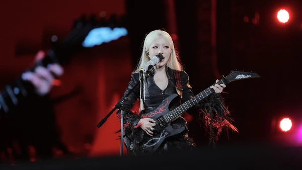 Phùng Khánh Linh là một trong những ca - nhạc sĩ trẻ nổi bật của nhạc Việt đương đại. (Ảnh: BIN LEO)