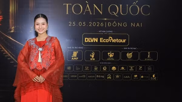 Thanh Hà gây chú ý với thiết kế mang tone đỏ nổi bật. (Ảnh: nhân vật cung cấp)