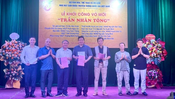 Các nghệ sĩ trong ê-kíp sáng tạo vở diễn "Trần Nhân Tông".