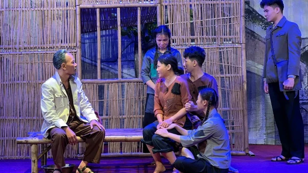 "Bác Hồ-Một tình yêu bao la" mang đến những câu chuyện đời thường, giản dị về Bác. (Ảnh: THƯƠNG NGUYỄN)