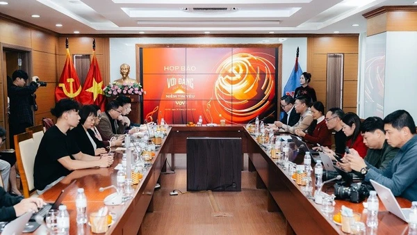 Họp báo giới thiệu Chương trình nghệ thuật “Với Đảng vẹn toàn niềm tin yêu”. (Ảnh: VOV)