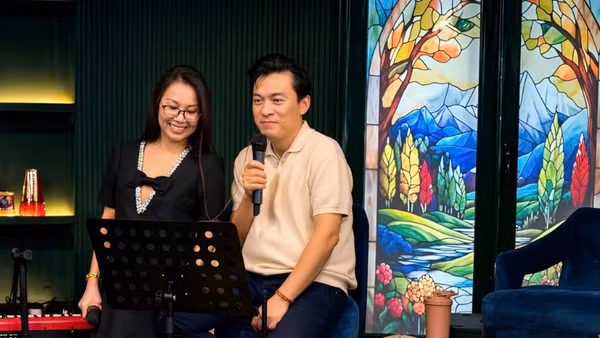 Lâm Trường, Cẩm Ly hào hứng tập luyện cho đêm nhạc "Vé về thanh xuân". (Ảnh: BTC)