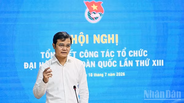 Đồng chí Bùi Quang Huy phát biểu ý kiến tại hội nghị.