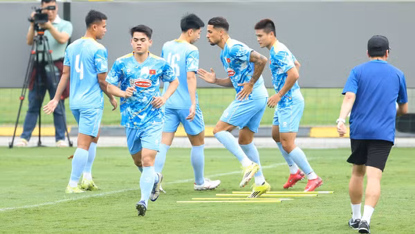 Các cầu thủ đội tuyển Việt Nam nỗ lực hết mình trong buổi tập. (Ảnh: VFF)