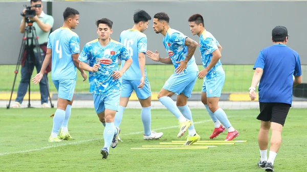 Các cầu thủ đội tuyển Việt Nam nỗ lực hết mình trong buổi tập. (Ảnh: VFF)