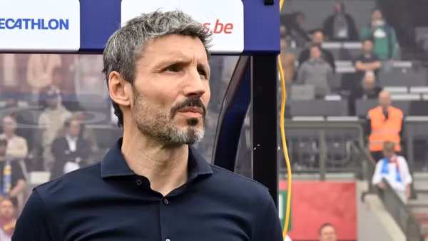 Huấn luyện viên Mark van Bommel. (Ảnh: FIFA)
