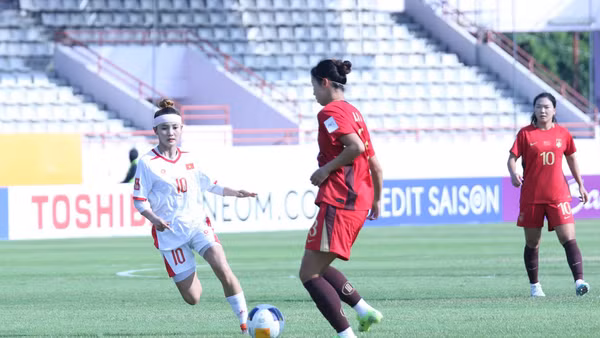 Đội tuyển U20 nữ Việt Nam (áo trắng) rút nhiều bài học sau trận thua U20 nữ Trung Quốc. (Ảnh: VFF)