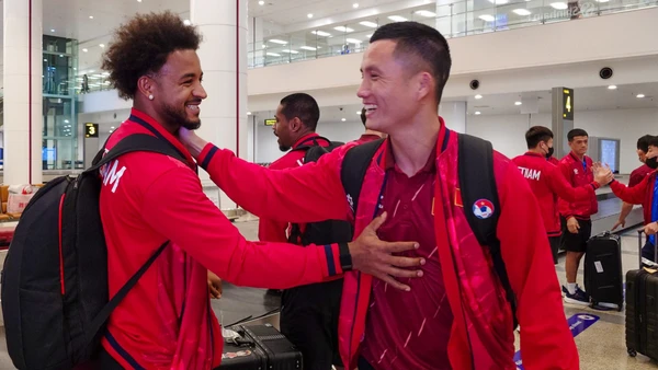 Các tuyển thủ nói lời tạm biệt trước khi trở về câu lạc bộ chủ quản. (Ảnh: VFF)