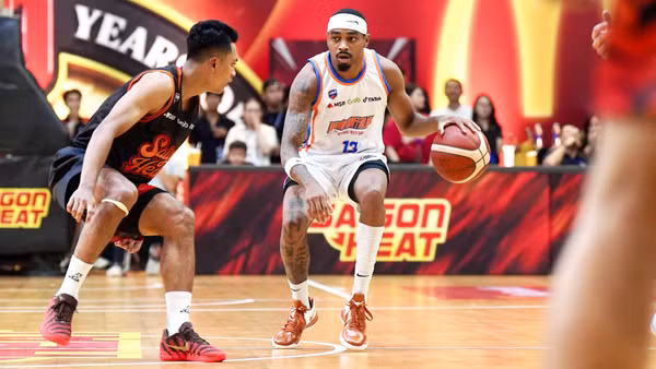 Ariyon Williams thi đấu hiệu quả giúp Hanoi Buffaloes vươn lên ở hiệp 1. 