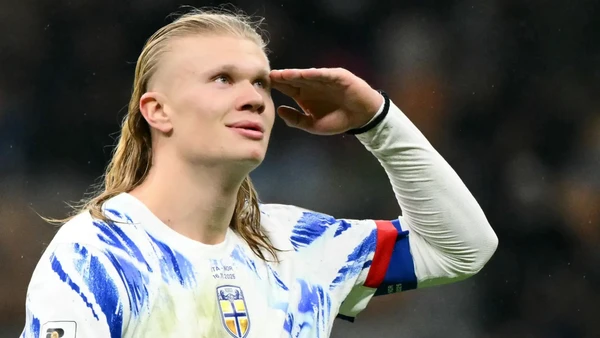 Erling Haaland ghi cú đúp ấn tượng giúp đội tuyển Na Uy hướng tới World Cup 2026. (Ảnh: Goal)