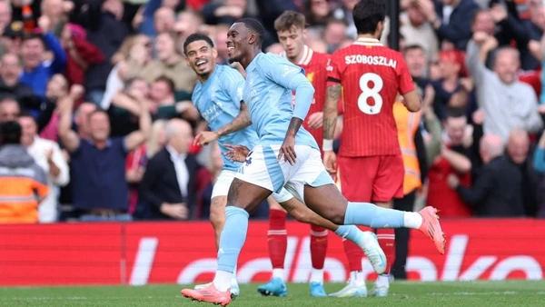 Người hâm mộ Forest chờ đợi đội bóng con cưng sẽ tiếp tục giành điểm trên sân Anfield. (Ảnh: NFFC)