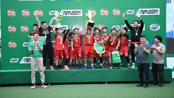 Vinschool Times City đăng quang ngôi vô địch đội nam. 