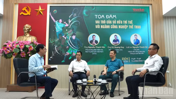 Các chuyên gia trao đổi tại tọa đàm của Báo Nhân Dân. (Ảnh: HỒNG QUÂN)