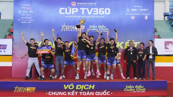 Đại học Đà Nẵng lên ngôi vô địch nam. 