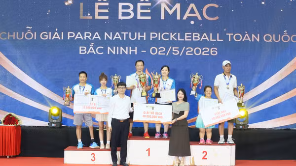 Cặp vận động viên khuyết tật Hoàng Văn Được và Khúc Phương Thảo giành giải Nhất Para Natuh Pickleball Bắc Ninh 2026. (Ảnh: TRẦN HUẤN)
