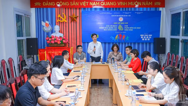 Quang cảnh buổi họp báo. (Ảnh: BẢO LONG)