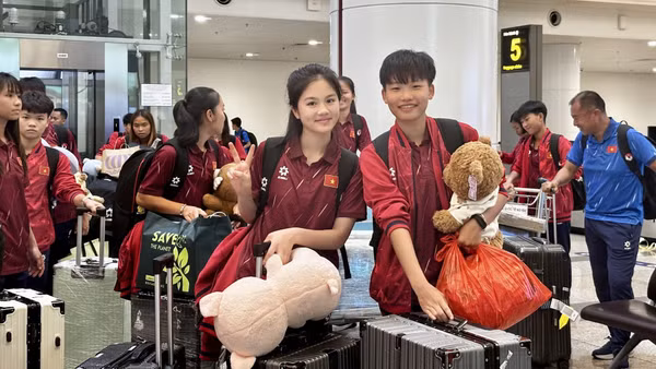 Các cầu thủ có mặt tại sân bay Nội Bài (Hà Nội). (Ảnh: VFF)