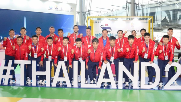 Ban huấn luyện và các cầu thủ tuyển futsal Việt Nam sẵn sàng cho hành trình SEA Games 33. (Ảnh: VFF)