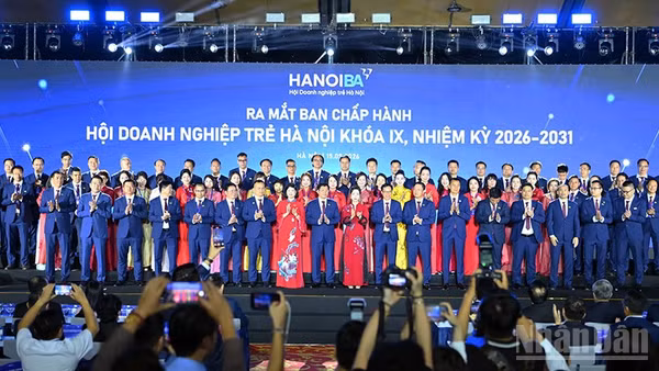 Ban Chấp hành Hội Doanh nghiệp trẻ Hà Nội (HanoiBA) khóa IX ra mắt Đại hội.