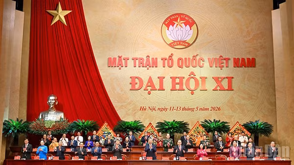 Tổng Bí thư, Chủ tịch nước Tô Lâm và các đồng chí Ủy viên Đoàn Chủ tịch Đại hội.