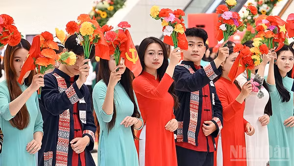Đại diện thế hệ trẻ Việt Nam tại Đại hội đại biểu toàn quốc Mặt trận Tổ quốc Việt Nam lần thứ XI. (Ảnh: THỦY NGUYÊN)