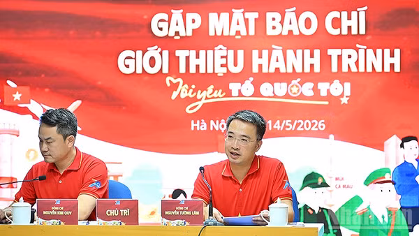 Các đồng chí chủ trì chương trình gặp mặt báo chí về Hành trình.