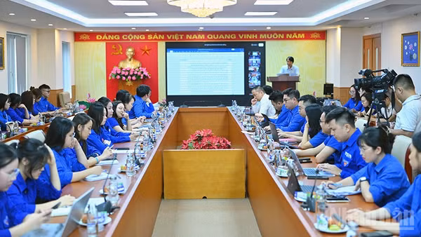 Toàn cảnh Hội nghị từ đầu cầu trực tiếp.