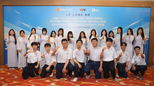Các học sinh tham dự lễ công bố S-Race 2026. 