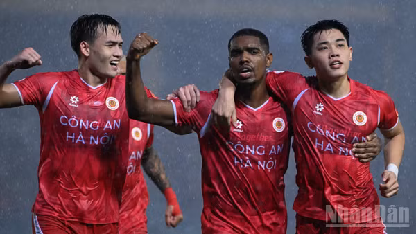 Công an Hà Nội vô địch V-League sớm 3 vòng đấu. (Ảnh: TRẦN HẢI)
