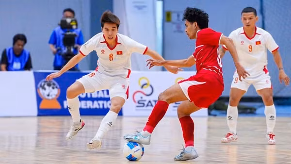 Đội tuyển futsal Việt Nam (áo trắng) không thể vượt qua đương kim vô địch của giải đấu. (Ảnh: FAT)