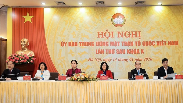 Các đồng chí chủ trì hội nghị.