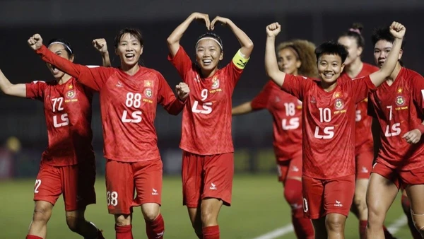 Các cầu thủ Thành phố Hồ Chí Minh ăn mừng chiến thắng đầu tay tại giải đấu. (Ảnh: VFF)