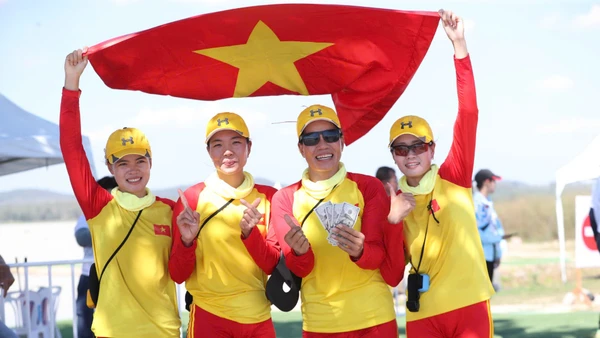 Các tay chèo xuất sắc của Việt Nam giành Huy chương Vàng. 