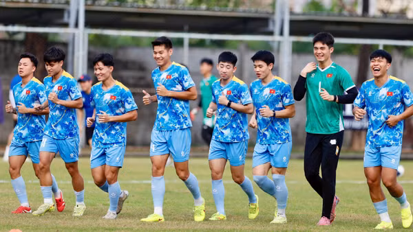 Các cầu thủ U22 Việt Nam hào hứng trên sân tập. (Ảnh: VFF)