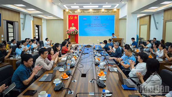 Quang cảnh chương trình. (Ảnh: BẢO LONG)