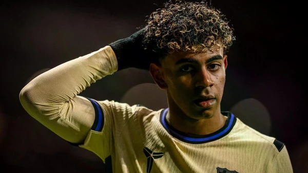 Lamine Yamal cùng các đồng đội bất lực trước sự hưng phấn của Atletico Madrid. (Ảnh: Barca FC)