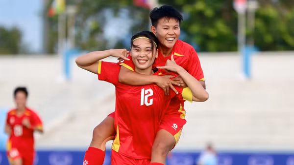 Hải Yến và Bích Thùy mỗi người ghi 2 bàn thắng cho đội tuyển nữ Việt Nam. (Ảnh: T.Hải)