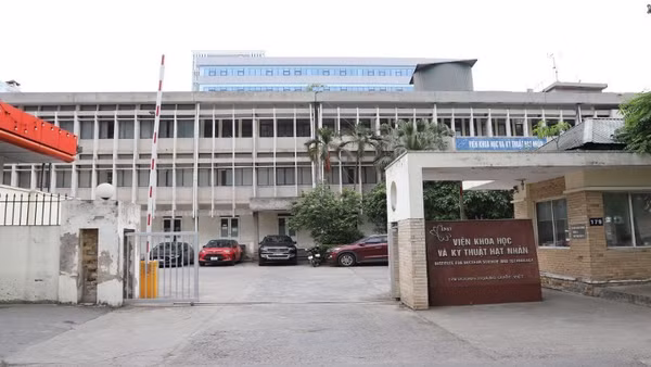 Trung tâm điều hành quan trắc và cảnh báo phóng xạ môi trường do Viện Khoa học và Kỹ thuật hạt nhân phụ trách.