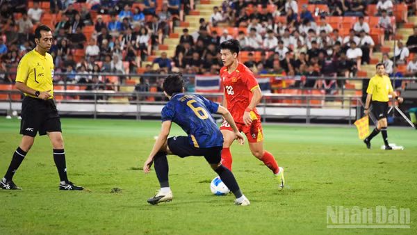 Thanh Nhàn ghi bàn thắng ấn định chiến thắng cho U22 Việt Nam. (Ảnh: XUÂN SƠN)