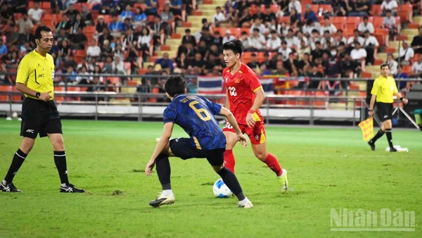 Thanh Nhàn ghi bàn thắng ấn định chiến thắng cho U22 Việt Nam. (Ảnh: XUÂN SƠN)