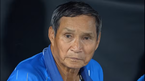 HLV Mai Đức Chung lặng người sau trận thua nghiệt ngã vì quyết định của trọng tài