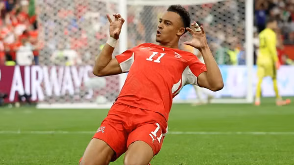 Dan Ndoye gia tăng cách biệt lên 2-0 cho đội tuyển Thụy Sĩ. (Ảnh: FIFA)