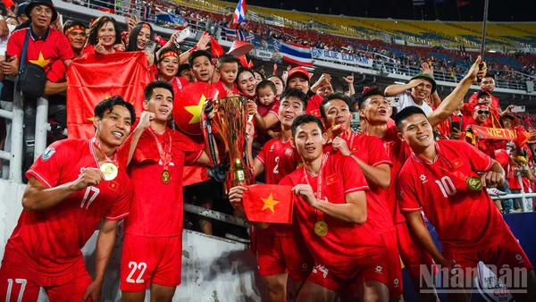 Đội tuyển Việt Nam tụt một bậc so với bảng xếp hạng FIFA hồi tháng 12/2025. (Ảnh: THÀNH ĐẠT)