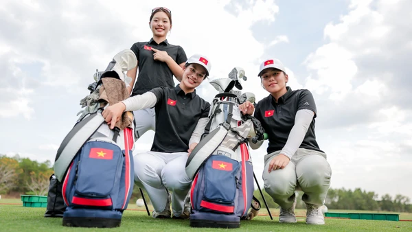 Các nữ vận động viên golf Việt Nam hào hứng trước ngày thi đấu chính thức. (Ảnh: VGA)