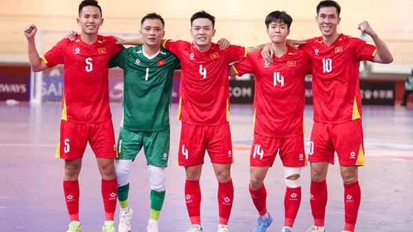 Các tuyển thủ futsal Việt Nam ăn mừng sau màn lội ngược dòng hấp dẫn. (Ảnh: VFF)